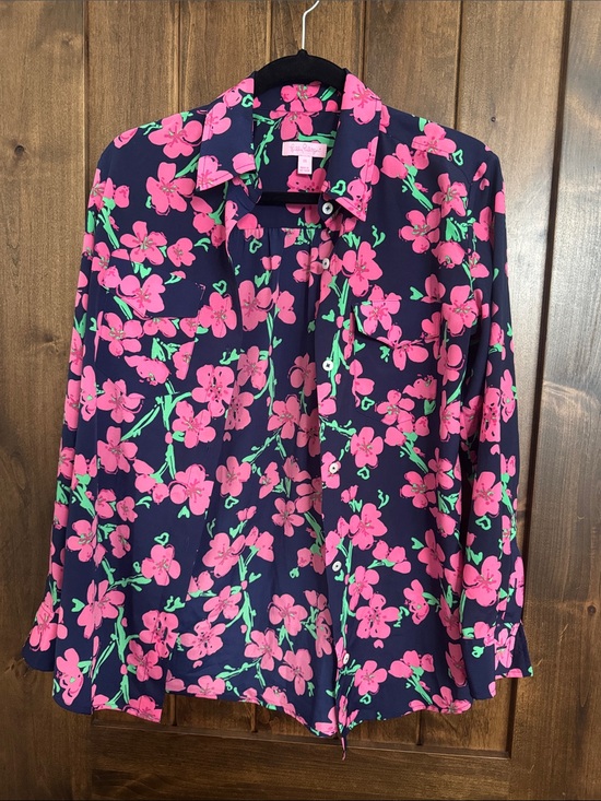 Lilly Pulitzer Tops - Lilly Pulitzer Navy Blouse with Pink Flowers & Green Leaves